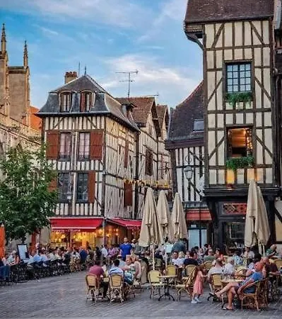 Elie Cosy Et Lumineux, 5 Min Gare