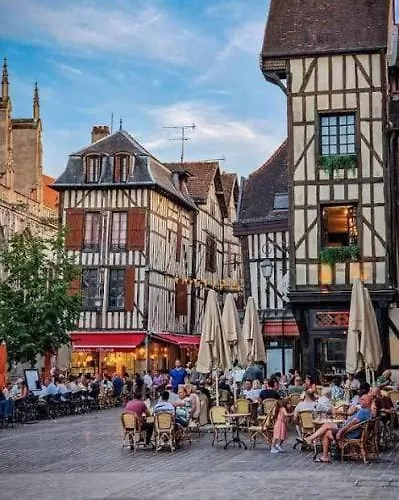 Elie Cosy Et Lumineux, 5 Min Gare