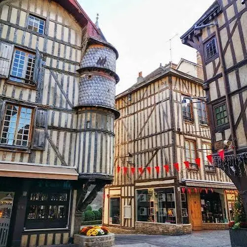 Elie Cosy Et Lumineux, 5 Min Gare